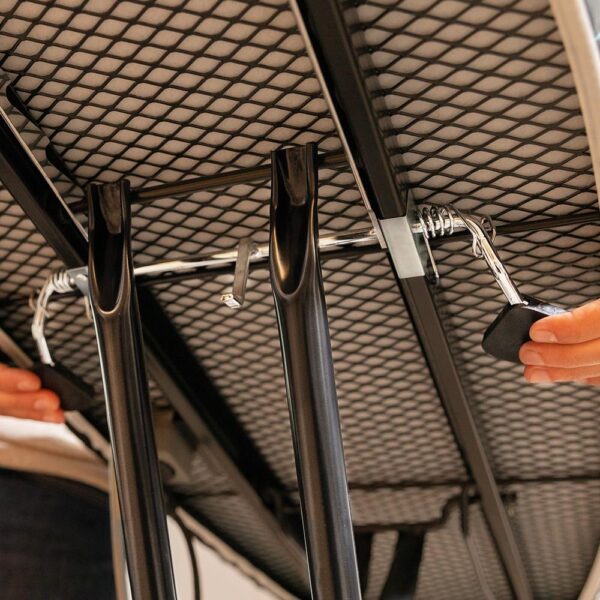 Imagen 5 Tabla de planchar Cecotec Strongboard 400 Borneo con superficie extragrande, funda 100% algodón y soporte para centros de planchado. Estabilidad y confort.