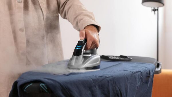 Imagen 7 Centro de planchado Cecotec Fast&Furious 9050 X-Treme de 2600 W, 8 bares y 550 g/min de golpe de vapor. Resultados profesionales con suela cerámica Turbo Slide.