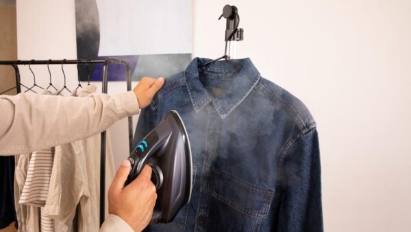 Imagen 8 Centro de planchado Cecotec Fast&Furious 9050 X-Treme de 2600 W, 8 bares y 550 g/min de golpe de vapor. Resultados profesionales con suela cerámica Turbo Slide.