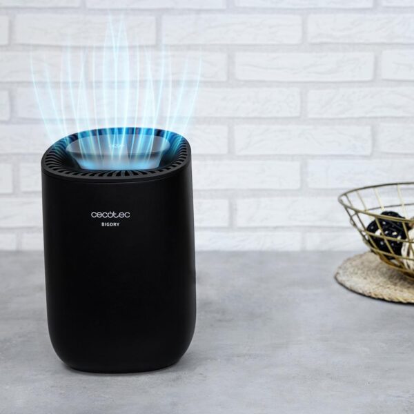 Imagen 2 Deshumidificador Cecotec BigDry 2000 Light Black con capacidad de 300 ml/día, depósito de 0,6 litros y cobertura de 20 m2. Silencioso y eficiente con 23 W.