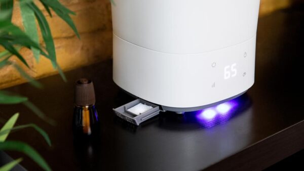Imagen 6 Mejora el ambiente con el Humidificador BreezeCare 3000 de Cecotec. Depósito de 5,5L, 330 ml/h de vapor, filtro cerámico y autonomía de hasta 24 horas continuas.