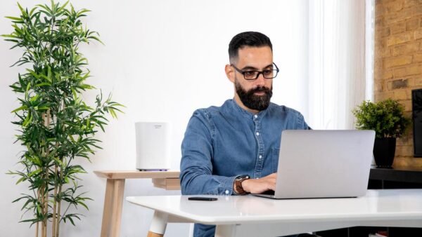 5612-Imagen-3 Imagen 3 Humidificador BreezeCare 3500 Warm con 5,5L de capacidad, 400 ml/h de vaporización y filtro cerámico. Cubre hasta 35 m² con una autonomía de hasta 22 horas.