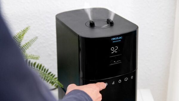 5613-Imagen-6 Imagen 6 Humidificador Cecotec Breeze Care 4000 Connected con 6L de capacidad, control Wi-Fi, función Plasma y cobertura de 40 m2 para un aire más puro y saludable.