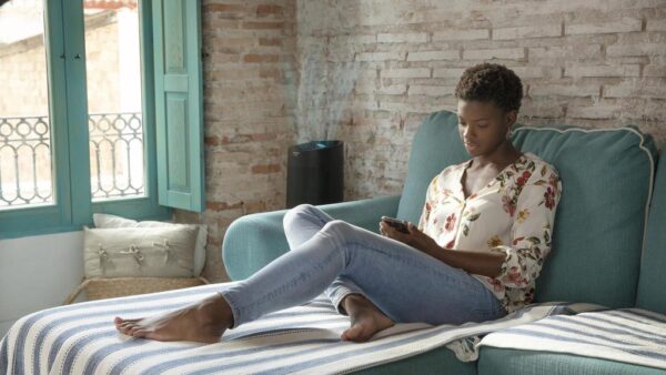 5615-Imagen-3 Imagen 3 Deshumidificador silencioso BigDry 3000 PureLight Black de Cecotec con extracción de 750 ml/día, depósito de 1 litro y triple proceso de filtración de aire.