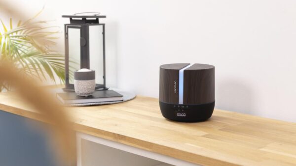 Imagen 7 Difusor de aromas PureAroma 550 Connected Black Woody de 500 ml con Bluetooth, altavoz y control por App. Humidifica estancias de 30 m² con estilo y tecnología.