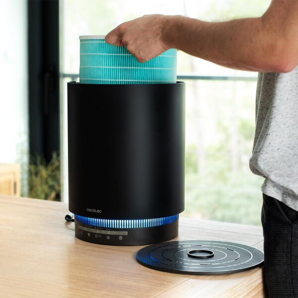 Imagen 4 Purificador de aire Cecotec con 130 CADR, 4 etapas de filtrado y control Wi-Fi. Elimina partículas nocivas en estancias de hasta 40 m³ con eficiencia y bajo consumo.