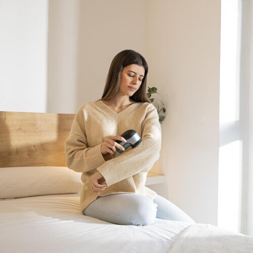 Imagen 2 Elimina pelusas de tus prendas con el quitapelusas Cut-X 4500 Cloth de Cecotec. 8800 rpm, batería de 45 min y cabezal regulable para todo tipo de tejidos.