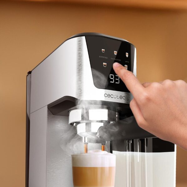 Imagen 6 Cafetera semiautomática Power Espresso 20 Cream de Cecotec con 20 bares, 1350 W y pantalla táctil. Prepara espresso, cappuccino y latte con vaporizador profesional.