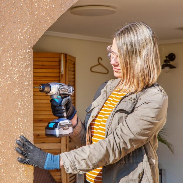 70007-Imagen-5 Imagen 5 Taladro atornillador CecoRaptor Perfect Drill 4020 Advance con batería 20V y 4000 mAh. Potencia de 46 Nm, 2 velocidades y portabrocas rápido de 13 mm.