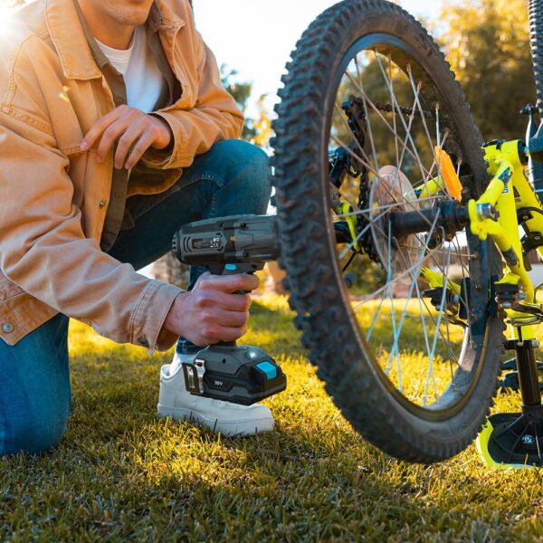 Imagen 5 Llave de impacto CecoRaptor Perfect Impact 2020 Ultra con 400 Nm, batería de 20V y 2000 mAh. Potencia y precisión para trabajos profesionales de atornillado.