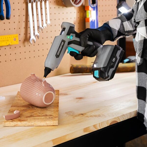 Imagen 6 Pistola de encolar sin cables CecoRaptor Perfect Fix 2020 Advance con batería de 20V, temperatura de 180ºC y autonomía de 30 min para proyectos de bricolaje.