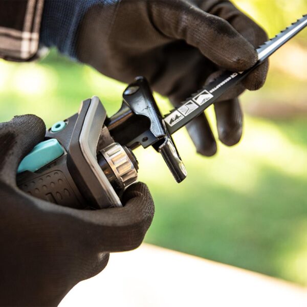 Imagen 7 Sierra de sable inalámbrica CecoRaptor Perfect Quick&Cut 2020 Advance. Batería 20V, 3000 spm y capacidad de corte de 100 mm en madera para proyectos exigentes.