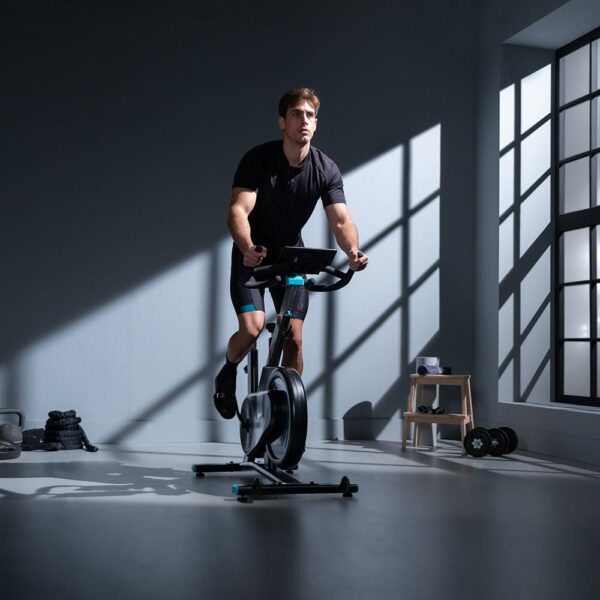 7086-Imagen-5 Imagen 5 Bicicleta estática DrumFit Indoor 7000 Magno con resistencia magnética. Diseño ergonómico, pantalla LCD y funcionamiento silencioso para entrenar en casa.