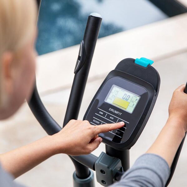 Imagen 8 Bicicleta elíptica DrumFit Elliptical 9000 Eir Pro con resistencia magnética regulable por motor, pantalla LCD, soporte para móvil y ruedas de transporte.