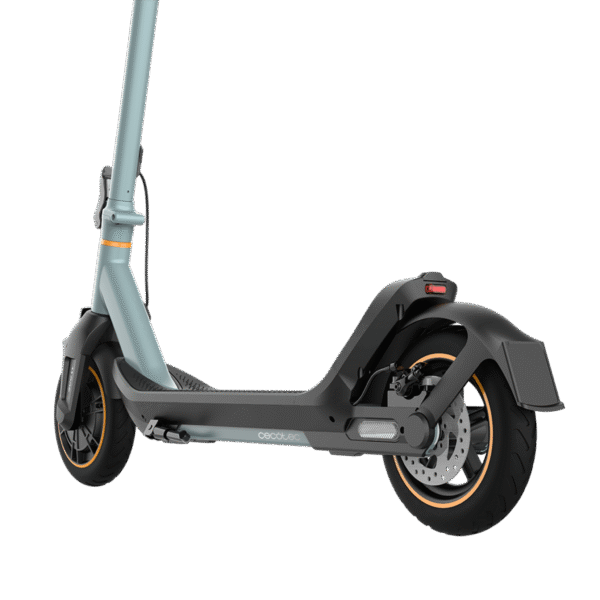 Imagen 2 Patinete eléctrico Cecotec Bongo Serie M20 con 500 W de potencia máxima, 20 km de autonomía y certificado DGT. Cumple con la normativa española de circulación.