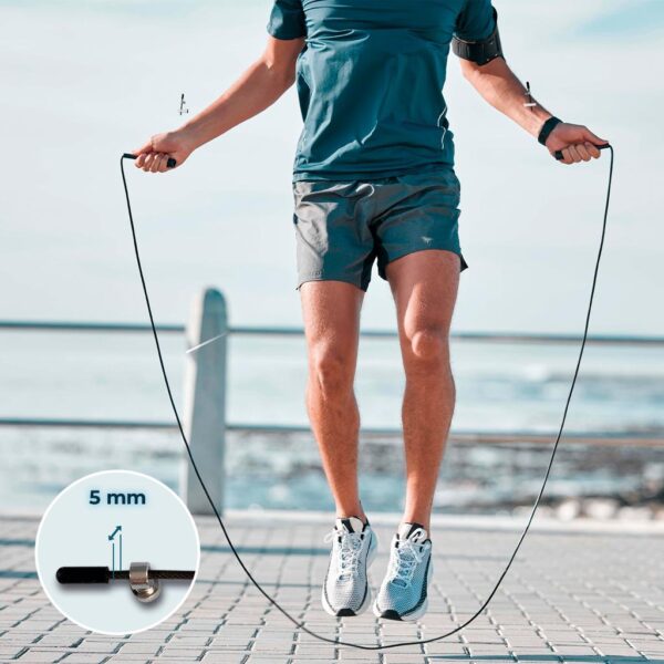 Imagen 6 Comba de velocidad profesional DrumFit Speed Jump Rope de Cecotec. Diseñada con rodamientos de alta precisión y cable ajustable para entrenamientos intensos.