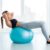 Imagen 3 Pelota de fitness DrumFit 65 Fitball de Cecotec con 65 cm de diámetro. Accesorio ideal para rutinas de yoga, pilates, estiramientos y trabajo de core.