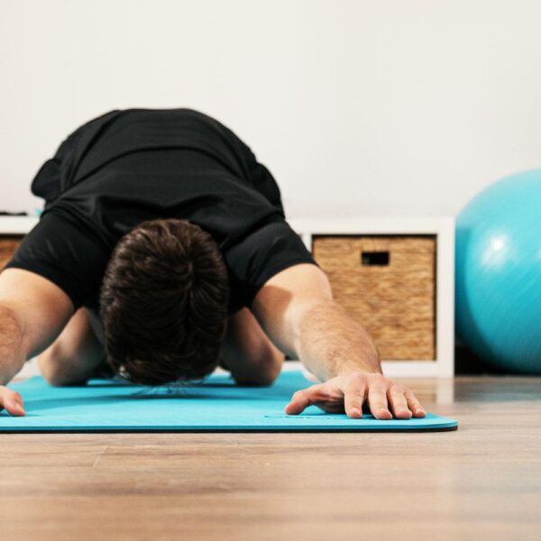 Imagen 5 Esterilla de yoga DrumFit Yoga Mat de Cecotec. Superficie antideslizante, material ecológico y grosor ideal para el máximo confort en cada postura.