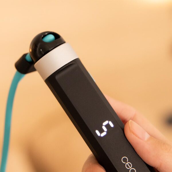 7196-Imagen-7 Imagen 7 Cuerda de saltar inteligente DrumFit SmartComba 3000 Connected de Cecotec. Diseño compacto, cuerda intercambiable, contador preciso y conectividad con App.