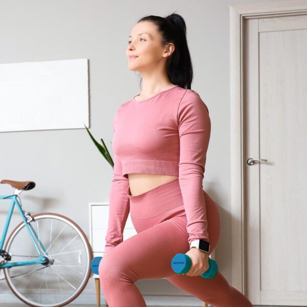 7202-Imagen-6 Imagen 6 Set de 2 mancuernas de 5 kg Cecotec DrumFit 500 DoubleNeo. Revestimiento de neopreno para un agarre seguro, diseño hexagonal antivuelco y gran durabilidad.