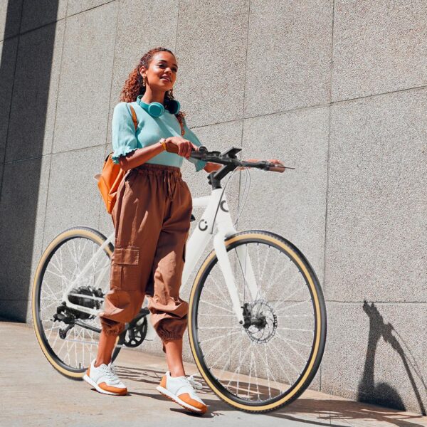 Imagen 8 Bicicleta eléctrica Sprint de Cecotec con motor de 250W, autonomía de 45 km y ruedas de 28 pulgadas. El transporte urbano más ágil, sostenible y eficiente.