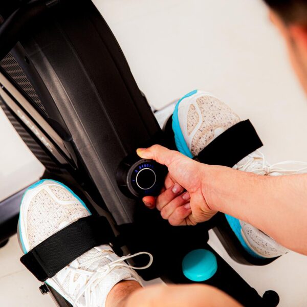 7223-Imagen-3 Imagen 3 Máquina de remo Drumfit Rower 9000 Regatta con resistencia magnética, 8 niveles y volante de inercia de 9 kg. Pantalla LCD y diseño plegable vertical.