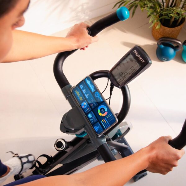 Imagen 3 Bicicleta indoor Cecotec Drumfit Indoor 13000 Race con volante de inercia de 13 kg, resistencia por fricción, pulsómetro, pantalla LCD y sillín ajustable.