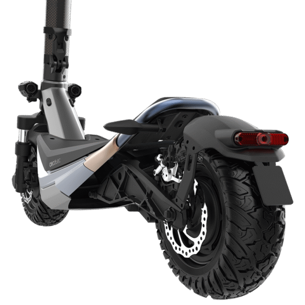 Imagen 2 Patinete eléctrico Cecotec Bongo Serie Doble Z 75 con motor dual de 2200W, batería de 60V y 16000 mAh. Ofrece hasta 75 km de autonomía y supera pendientes del 15%.