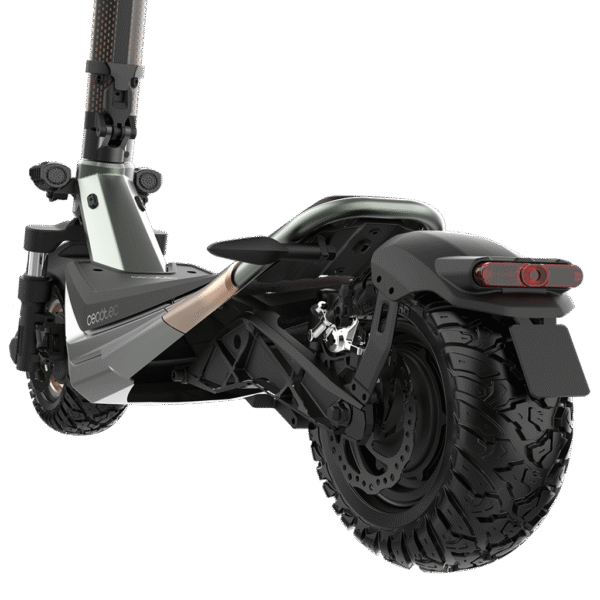 Imagen 2 Patinete Cecotec Bongo Serie Doble Z 80 con doble motor de 2200 W, batería de 20000 mAh y autonomía de 85 km. Supera pendientes del 15% con total estabilidad.