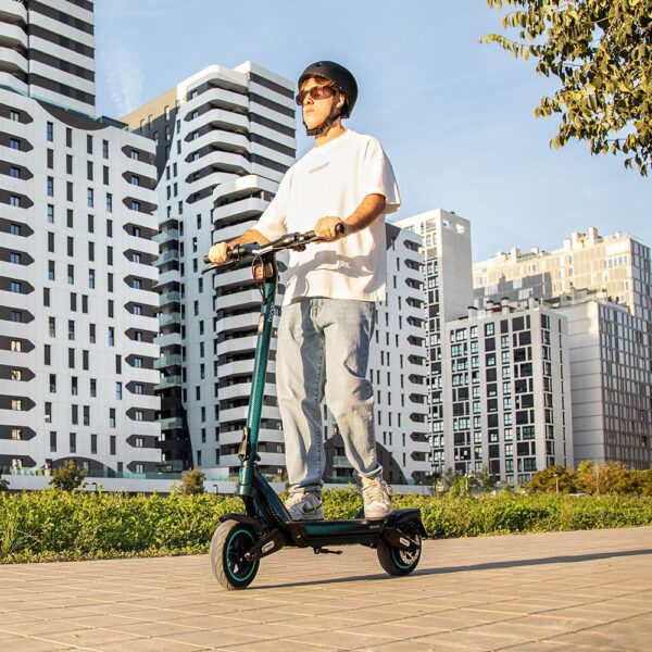 Imagen 5 Patinete eléctrico Bongo Serie Y65 de Cecotec con 1200 W de potencia máxima, autonomía de 65 km y batería de 48V. Ideal para pendientes del 15 % y movilidad urbana.