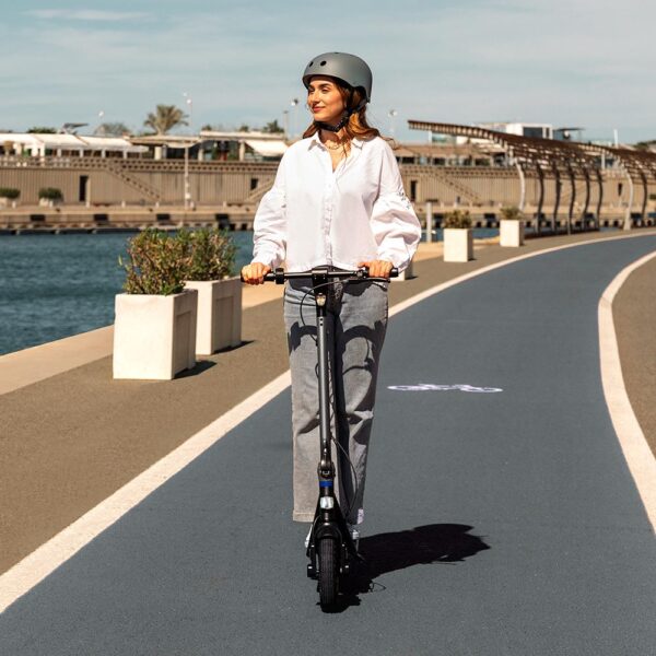 Imagen 6 Patinete eléctrico Cecotec Bongo D20 XL Connected con 630 W de potencia máxima, 20 km de autonomía y App. Homologado según la normativa española de tráfico.