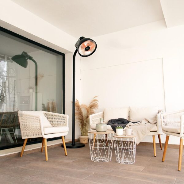 Imagen 8 Calefactor exterior de 2100 W con resistencia de carbono. Cuenta con 3 niveles de potencia, altura ajustable y protección IP24 ideal para terrazas y jardines.