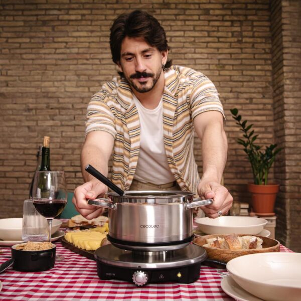 Imagen 7 Fondue eléctrica de 1500 W en acero inoxidable. Ideal para queso, aceite y chocolate. Incluye termostato regulable y 8 tenedores para compartir.