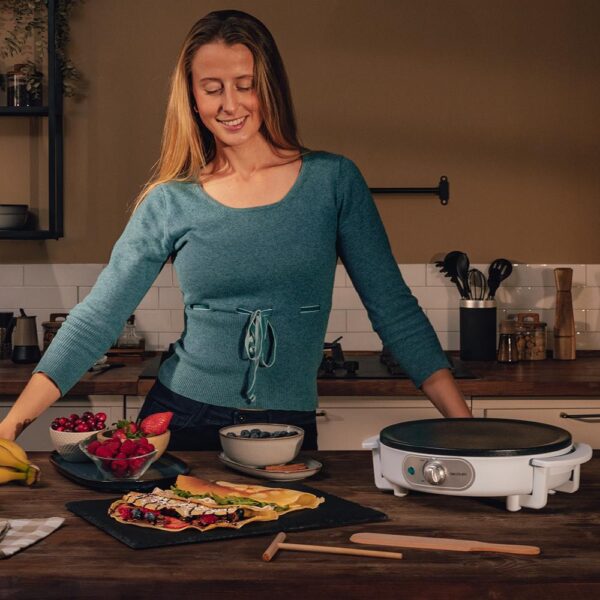 Imagen 4 Crepera eléctrica de 1200 W con placa de 30,5 cm. Revestimiento antiadherente RockStone, potencia regulable y protección contra sobrecalentamiento.