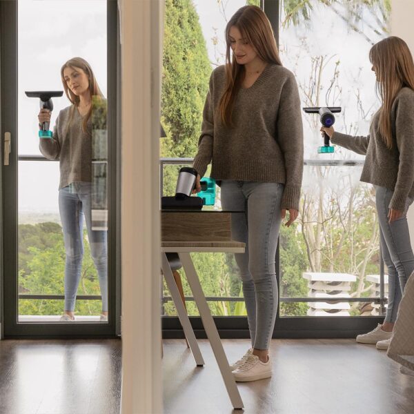 Imagen 2 Aspirador limpiacristales Conga Rockstar 3700 Glass 3 en 1: pulveriza, limpia y aspira. Autonomía de 30 min, batería de 3,7 V y depósito de 100 ml para cristales.