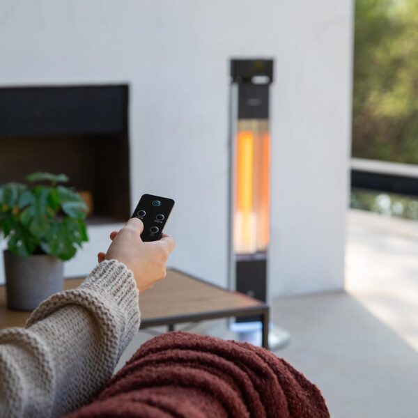 8264-Imagen-8 Imagen 8 Calefactor halógeno de exterior de torre con 2000 W. Cuenta con 3 niveles de potencia, protección IP55 contra agua, pantalla LED y mando a distancia.