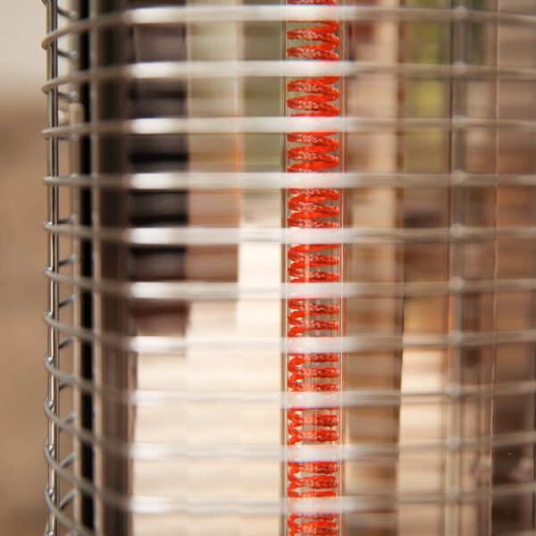 8265-Imagen-5 Imagen 5 Calefactor de exterior de torre con tecnología halógena y oscilación. Disfruta de calor inmediato, protección IP55 y control remoto para tu terraza o jardín.