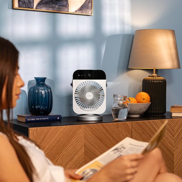 8356-Imagen-4 Imagen 4 Climatizador de sobremesa con oscilación y pantalla digital. Depósito de 300 ml, temporizador programable y control táctil para un ambiente fresco y confortable.