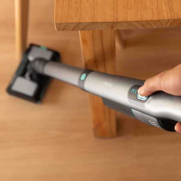 Imagen 6 Aspirador vertical Cecotec Scoba 2100 Twice ultraligero de 1,55 kg. Motor Brushless de 210W, succión de 20 kPa y cabezal omnidireccional para limpieza ágil.