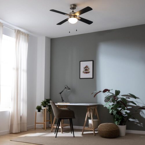 Imagen 2 Ventilador de techo EnergySilence Aero 450 IronBlack de 42” y 50 W. Integra luz, 4 aspas aerodinámicas, 3 velocidades y sistema de inversión de giro.