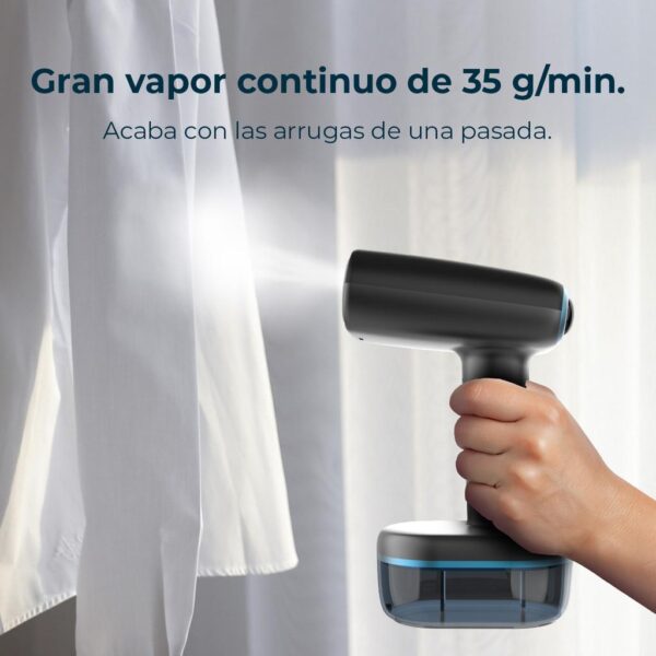 Imagen 5 Plancha vertical IronHero 1800 Force de Cecotec con 1800 W y suela cerámica. Elimina arrugas de forma rápida y eficiente con su potente vapor continuo.