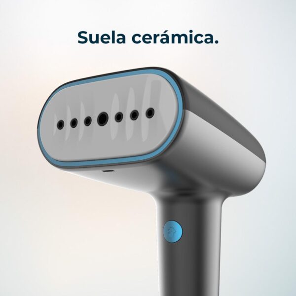 Imagen 6 Plancha vertical IronHero 1800 Force de Cecotec con 1800 W y suela cerámica. Elimina arrugas de forma rápida y eficiente con su potente vapor continuo.