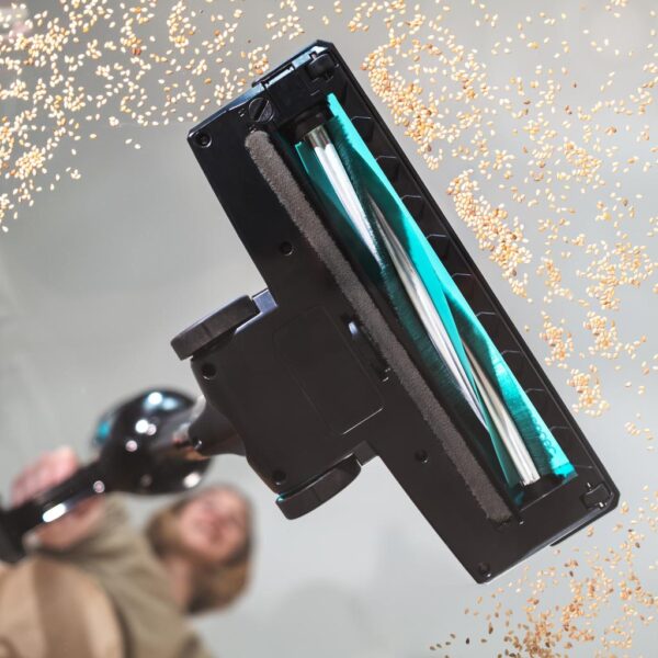 Imagen 4 Aspirador vertical con cable Conga 700 PowerHead de 615 W y 18 kPa. Incluye cepillo motorizado y depósito de 500 ml para una limpieza profunda y eficiente.