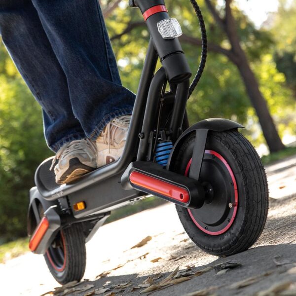 Imagen 8 Patinete eléctrico Cecotec Bongo D40 XL Suspension Connected con 800W de potencia, 40 km de autonomía y doble suspensión para un confort total en ciudad.