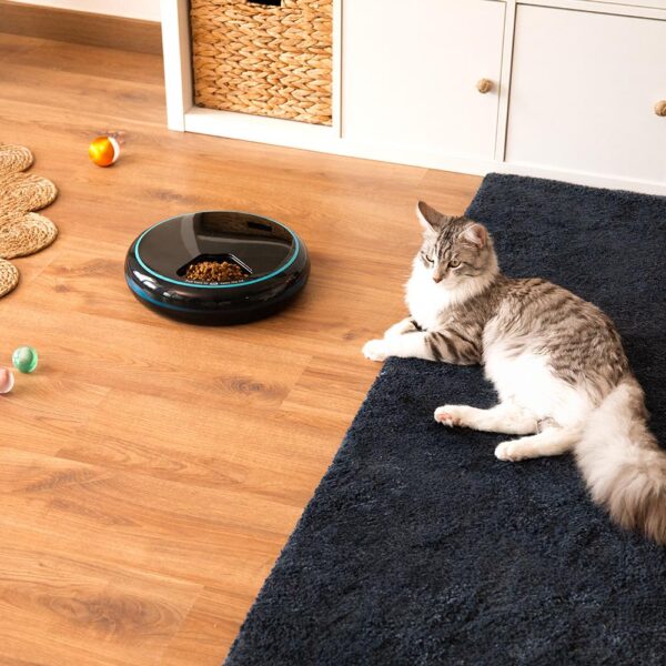 9562-Imagen-5 Imagen 5 Cuida la alimentación de tus mascotas con el dispensador automático Cecotec Pumba 1600 Purrfect Meal. Incluye capacidad de 1,6L y cuatro compartimentos.