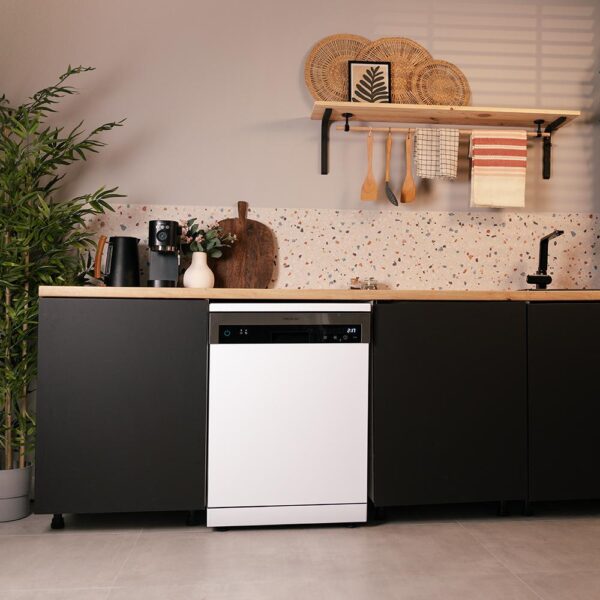 Imagen 6 Optimiza la limpieza de tu vajilla con el Bolero Aguazero 6110 de 60 cm. 13 cubiertos, 6 programas, Media Carga y Dry+ para un secado eficiente y reluciente.