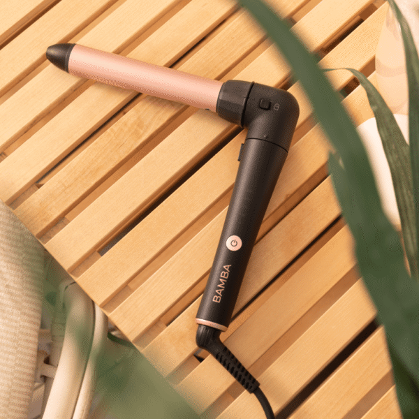 Imagen 4 Rizador de pelo cónico Cecotec SurfCare TwistConic con diseño de 90º para un uso ergonómico. Incluye guante térmico, estuche y clips para ondas perfectas.