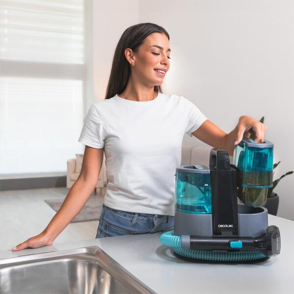 Imagen 7 Limpiatapicerías Conga 4000 Carpet&Spot Clean XL Advance con 600 W y 14 kPa. Elimina manchas difíciles en alfombras y sofás con sus accesorios especializados.