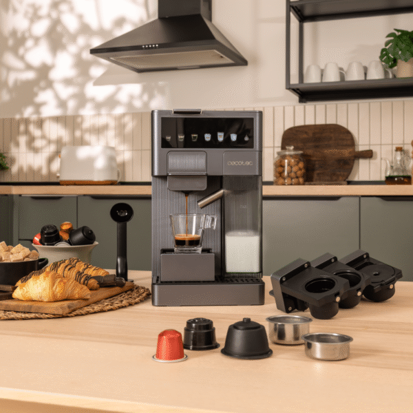 Imagen 4 Cafetera compacta 4 en 1 Cecotec FreeStyle Latte T. Compatible con Nespresso, Dolce Gusto, K-fee y café molido. Incluye tanque de leche para lattes y cappuccinos.