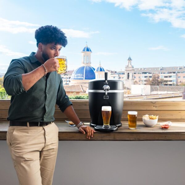 A01_EU01_100008-Imagen-4 Imagen 4 Dispensador de cerveza BeerFlow 5000 para barriles de 5L presurizados. Sistema de refrigeración eficiente, pantalla LED y diseño antideslizante para el hogar.